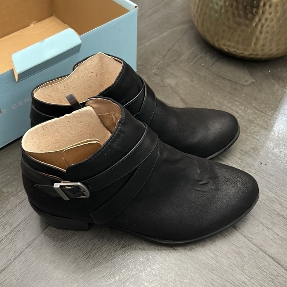 Ally Womens Cushioned Footbed Round Toe Ankle Boots (WIDE) - Picture 5 of 7